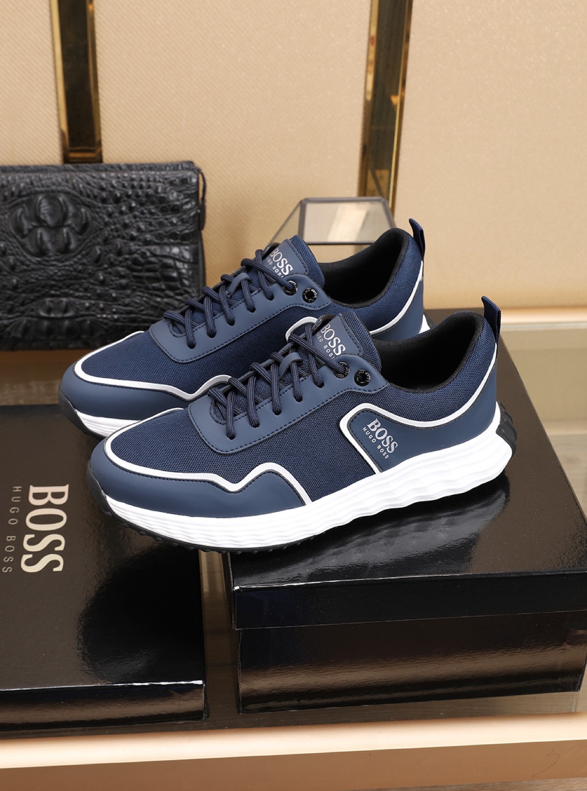 HUGO BOSS Low Top Sneaker 8 - vstockx