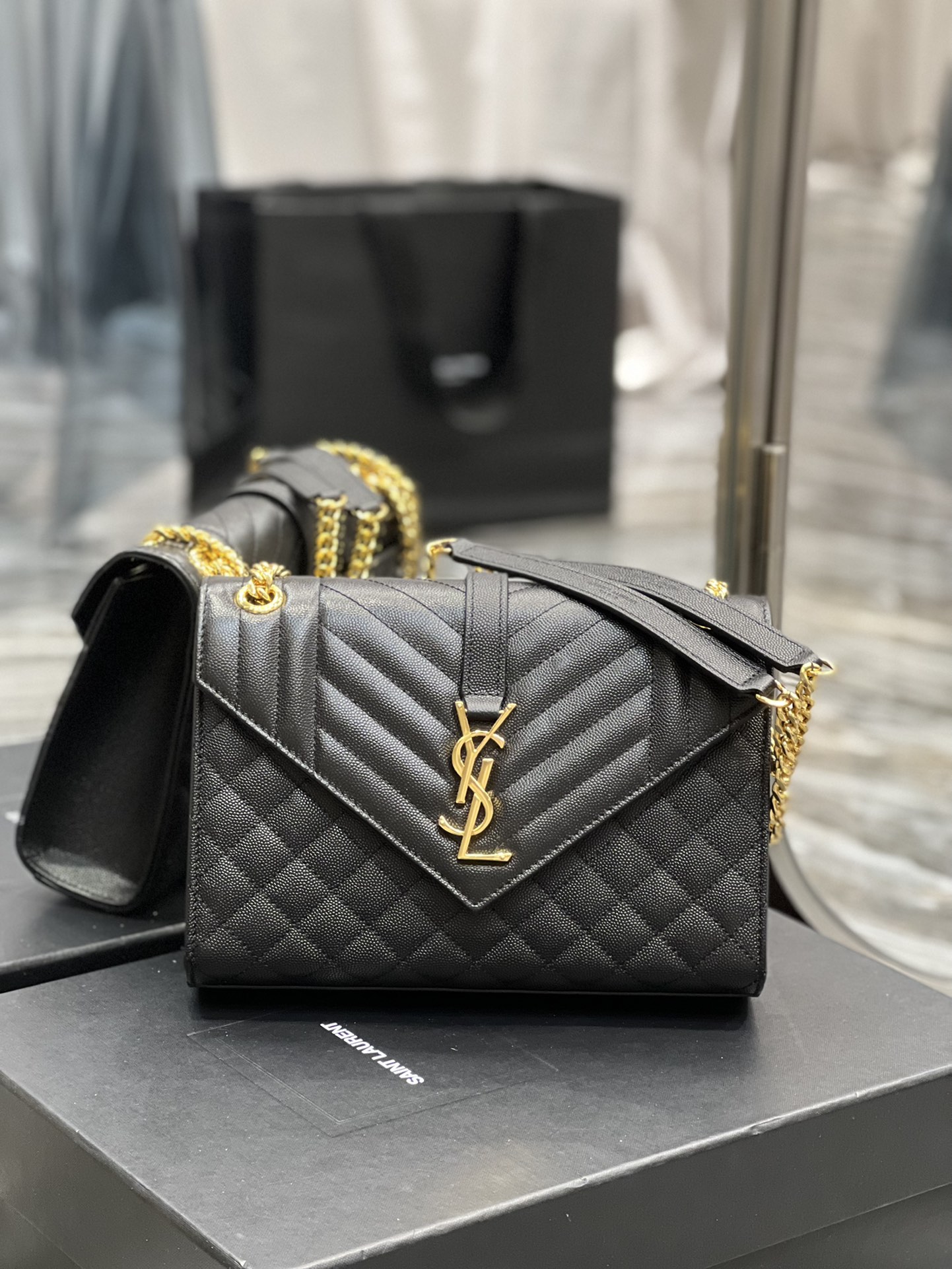Handbags SAINT LAURENT 487206 size 24x17.5x6 cm - vstockx