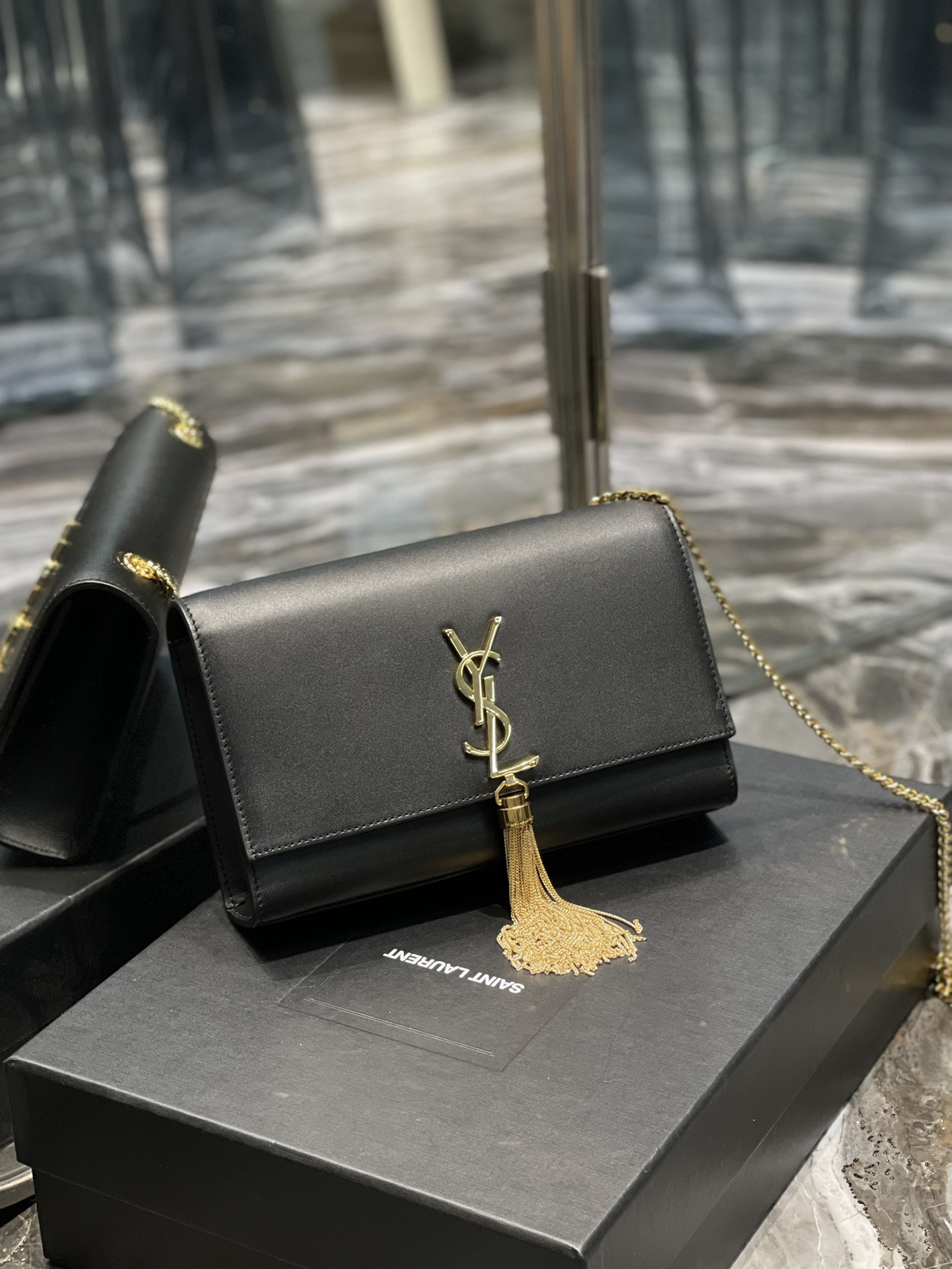 Handbags SAINT LAURENT 354119 size 24x14.5x5 cm - vstockx