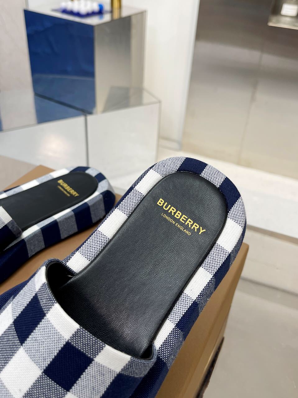 BURBERRY Buckingham Slides WOMEN 1 - vstockx