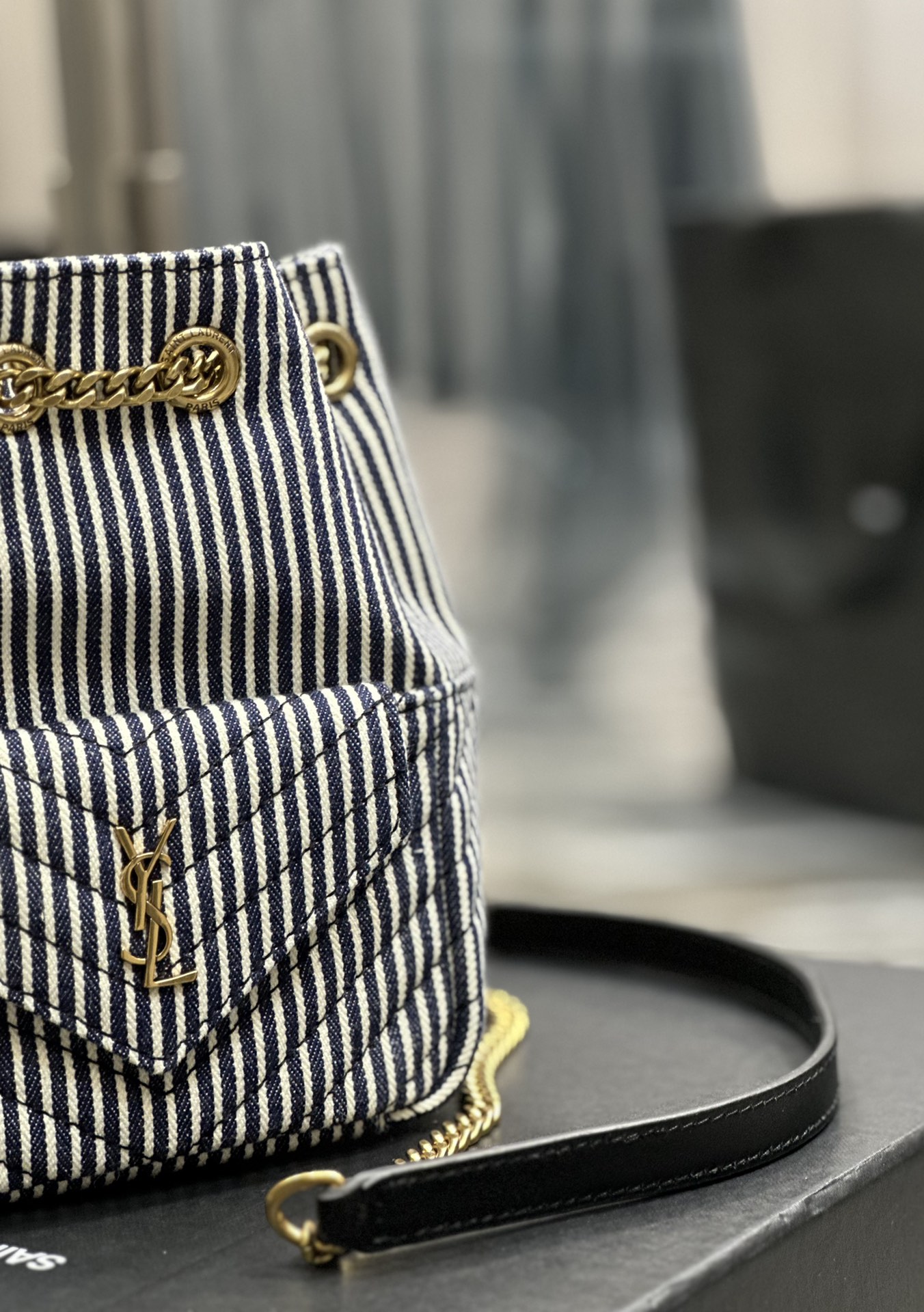 Handbags SAINT LAURENT 631052 size 19x13x13 cm - vstockx