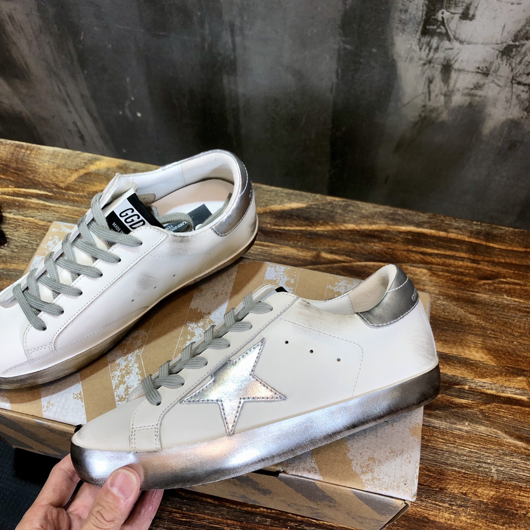 Golden Goose Superstar distressed-finish sneakers 17 - vstockx