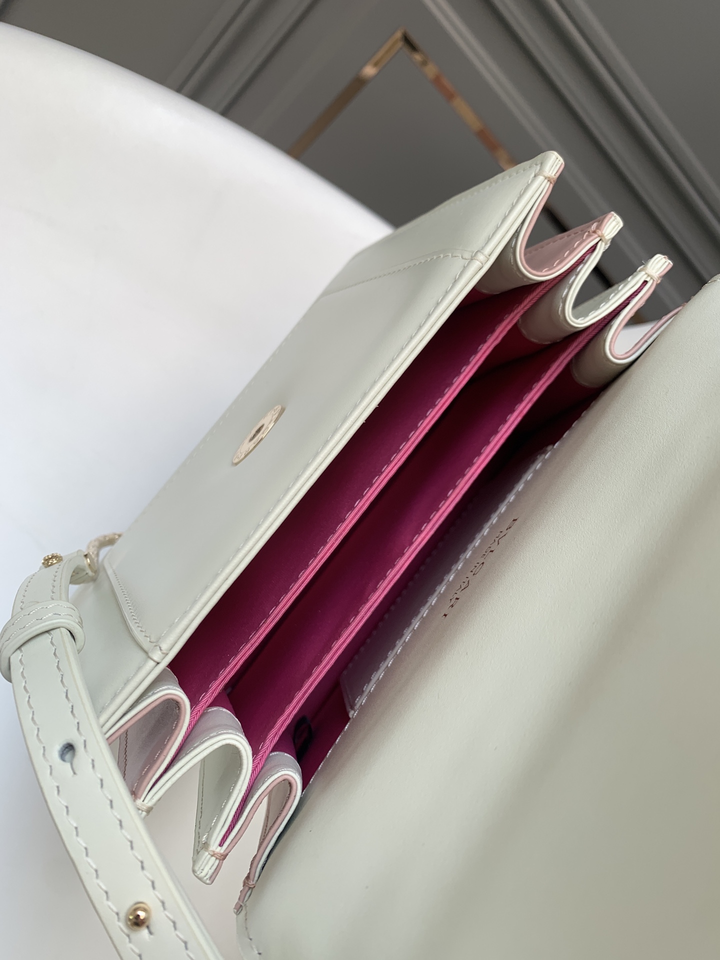 Handbags Bvlgari 383290521 size:15*9.5 cm - vstockx