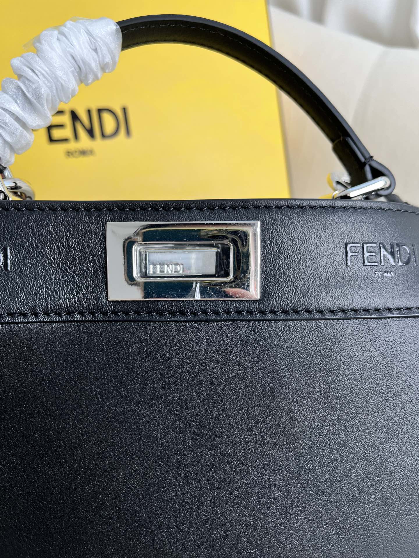handbags FENDI 210 size:27*11*20cm - vstockx
