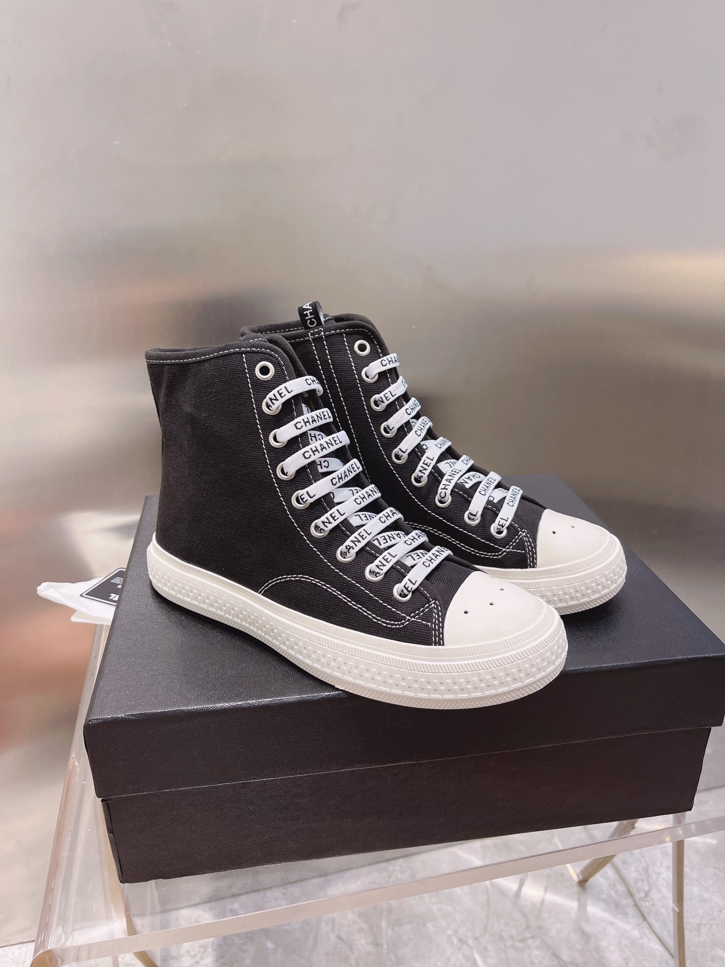 Chanel Flat canvas Sneaker 5 - vstockx