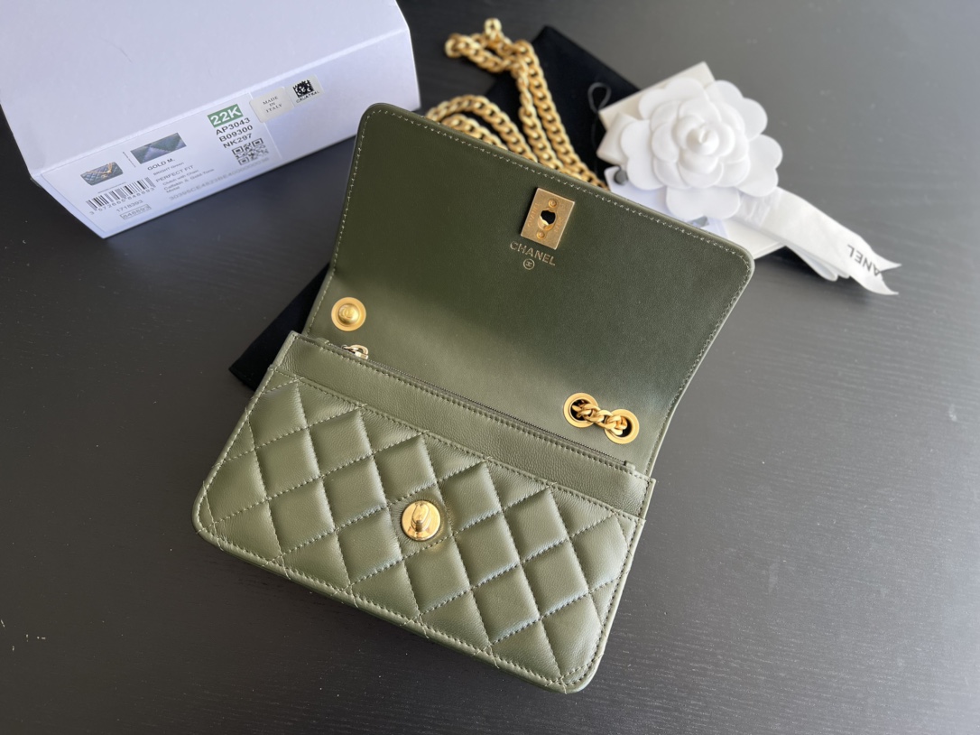 Handbag Chanel AP3043 size 19 cm - vstockx
