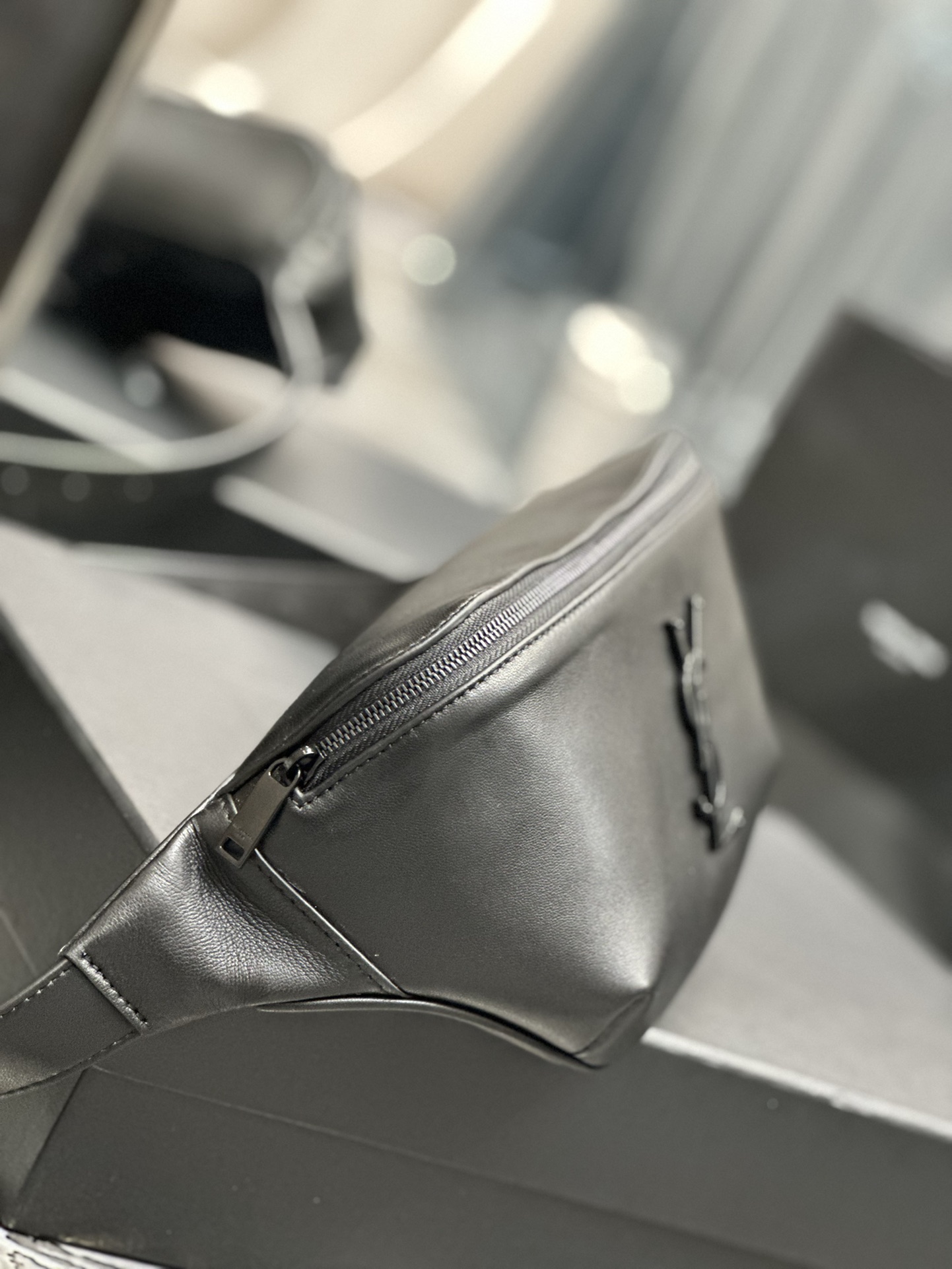 Handbags SAINT LAURENT 569737 size 38  28  13 cm - vstockx