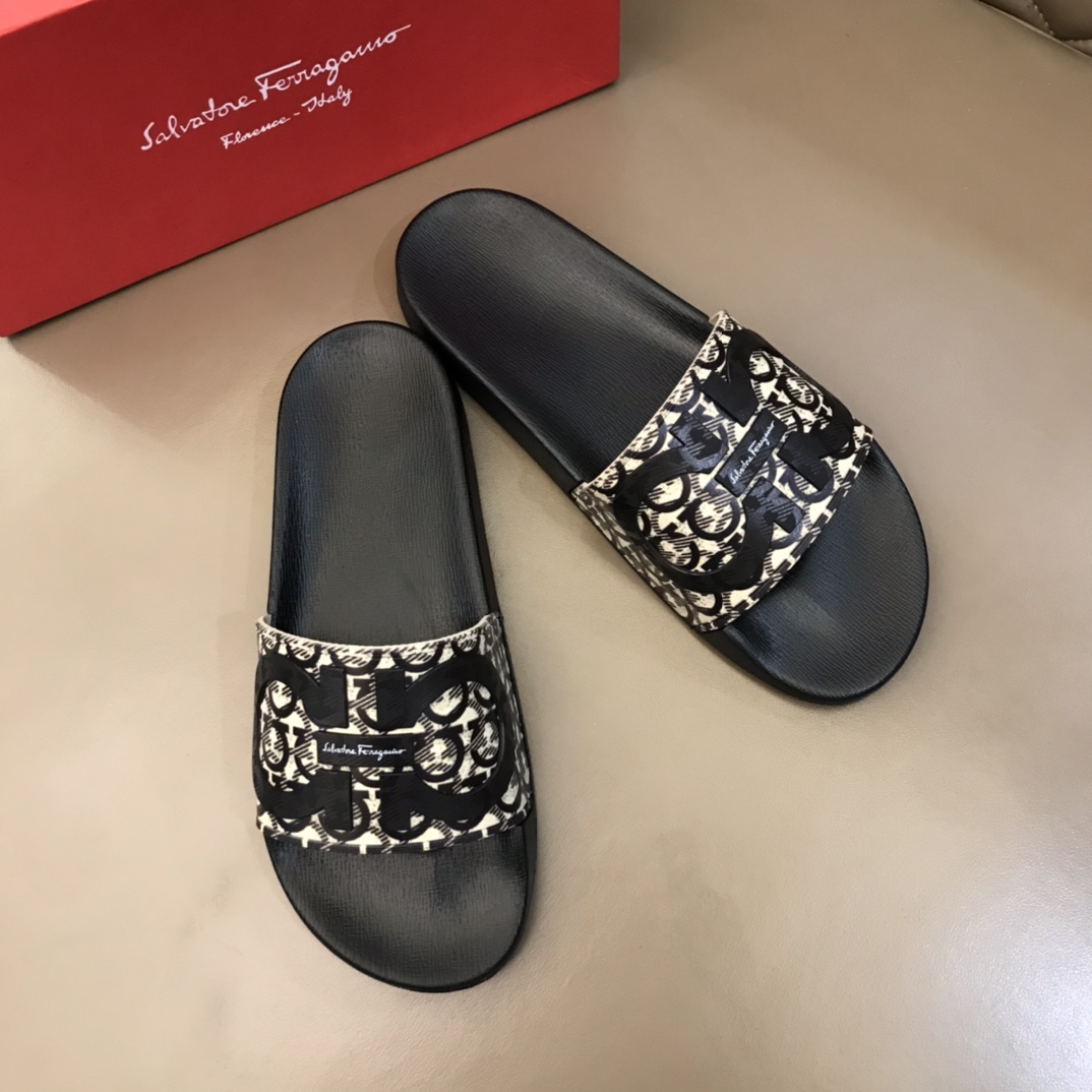 Salvatore Ferragamo Groove Slides 4 - vstockx