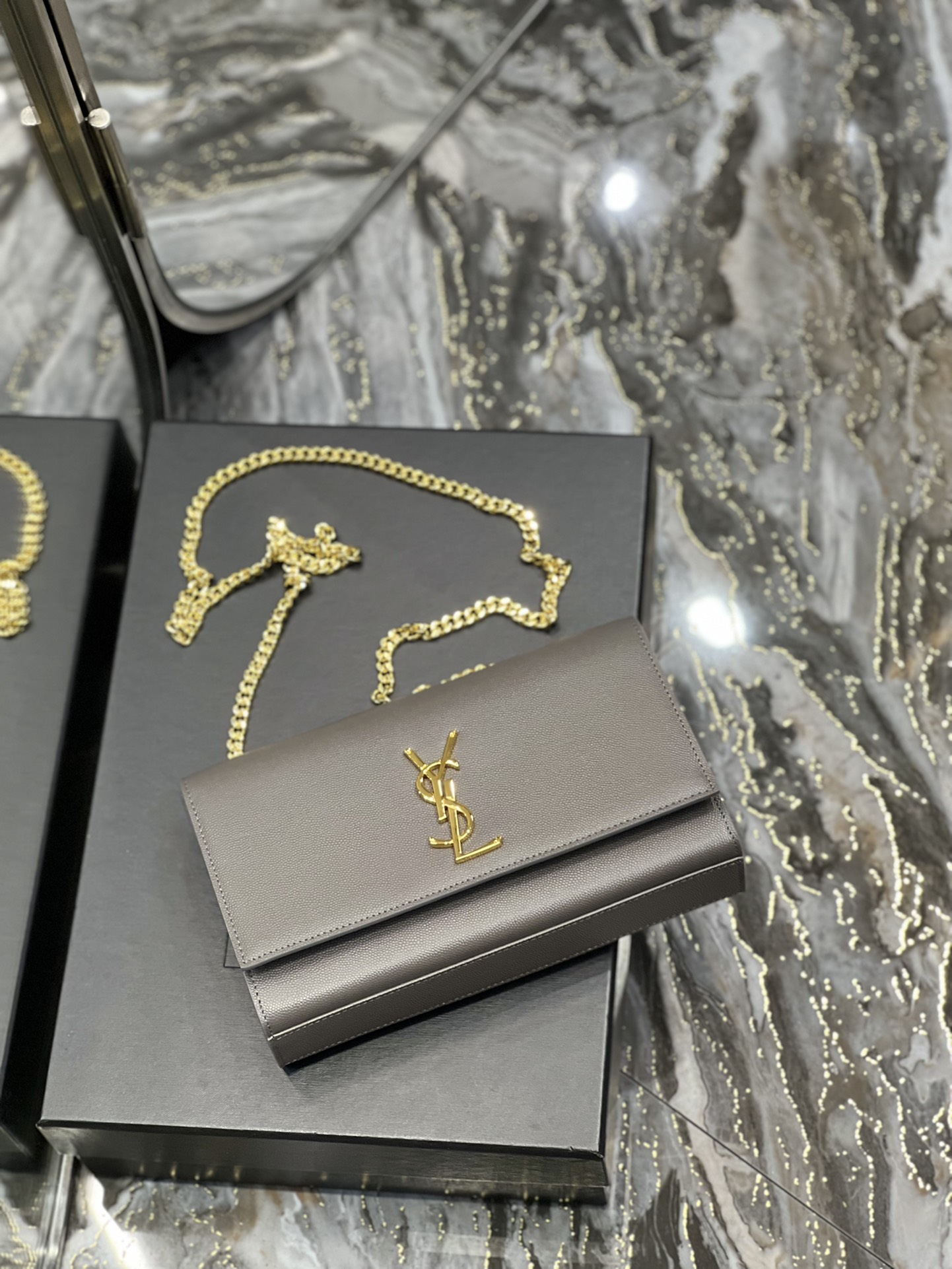 Handbags SAINT LAURENT 364021 size 24x14.5x5 cm - vstockx