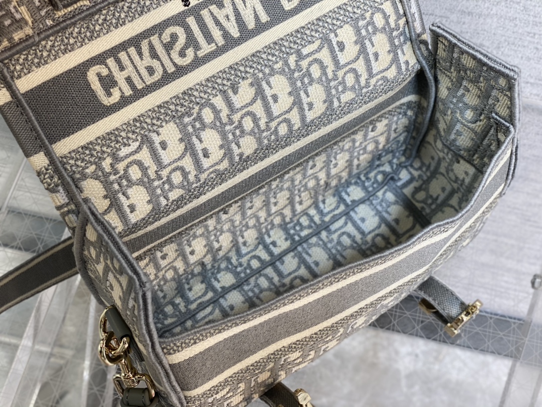 Handbag Dior size 23*15*8 cm - vstockx