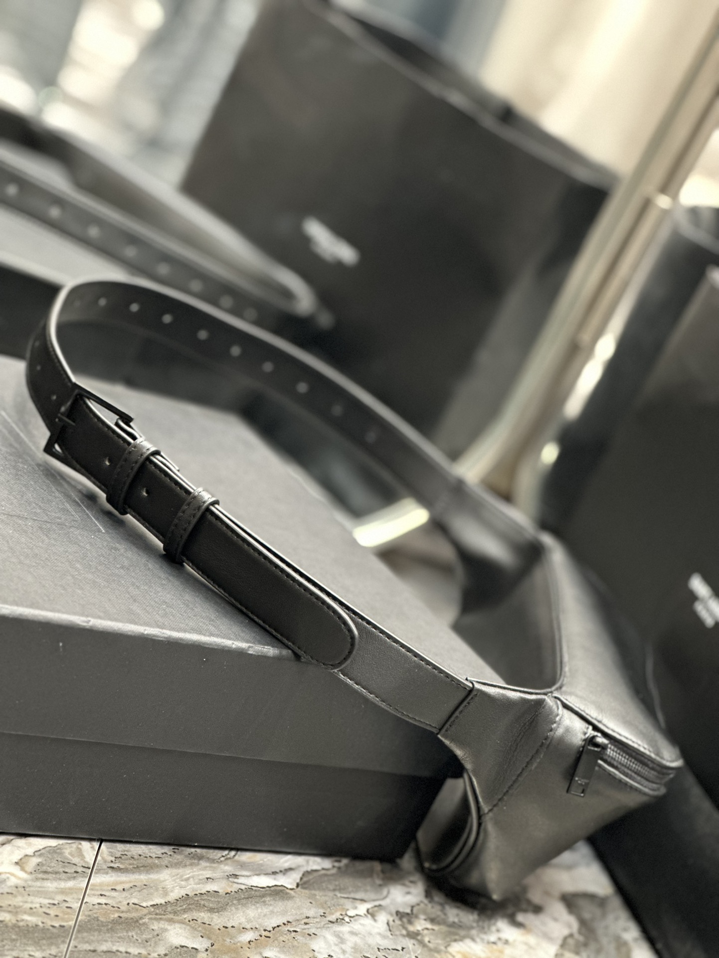 Handbags SAINT LAURENT 569737 size 25  14  3.5 cm - vstockx