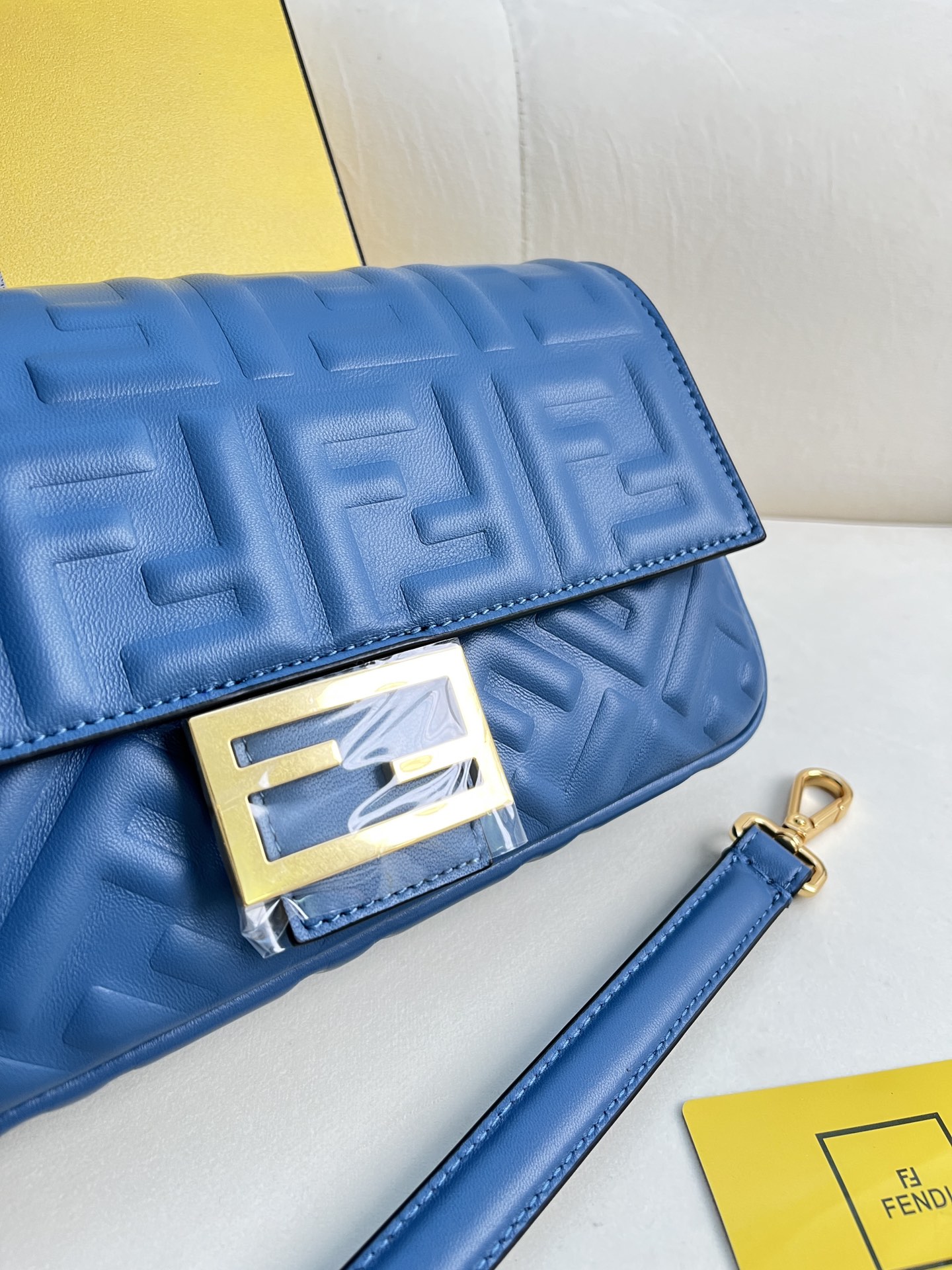 handbags FENDI 211 size:27*15*6cm - vstockx
