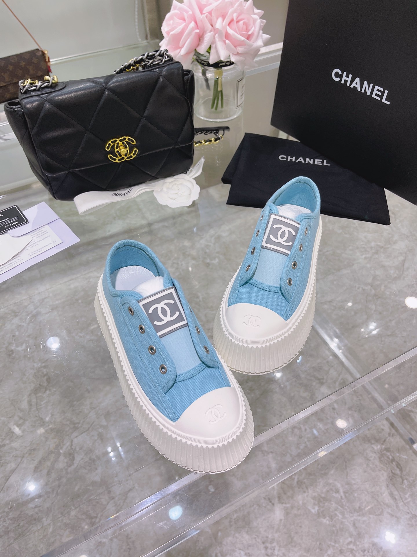 Chanel Platform Sneaker 17 - vstockx
