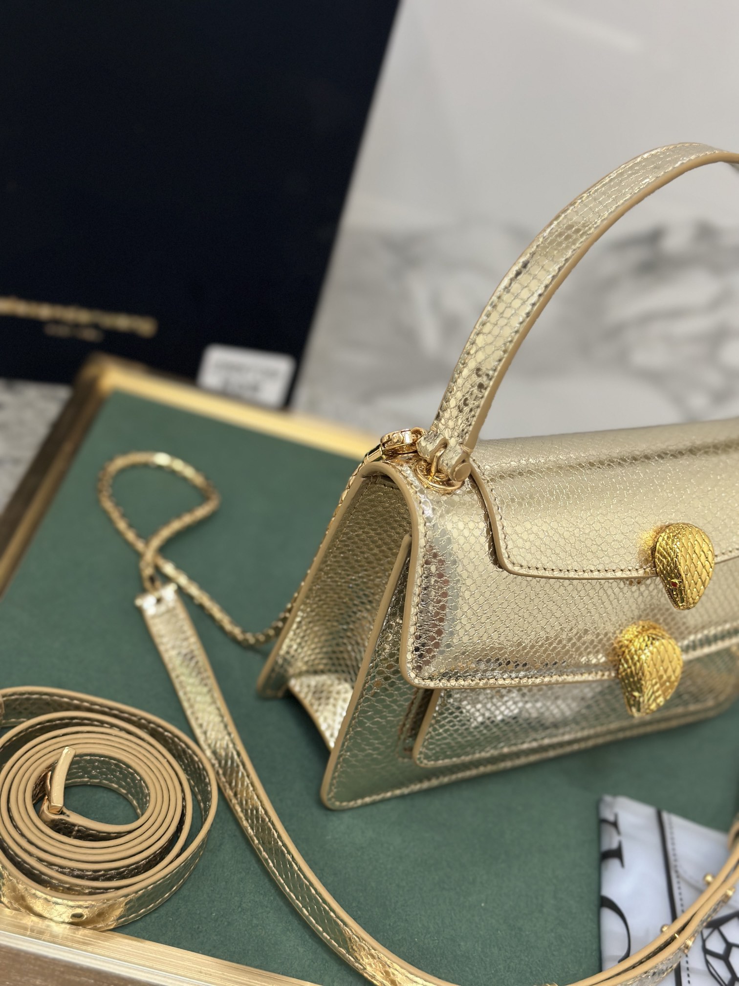 Handbags Bvlgari 288739 size:18.5*13*6.5 cm - vstockx