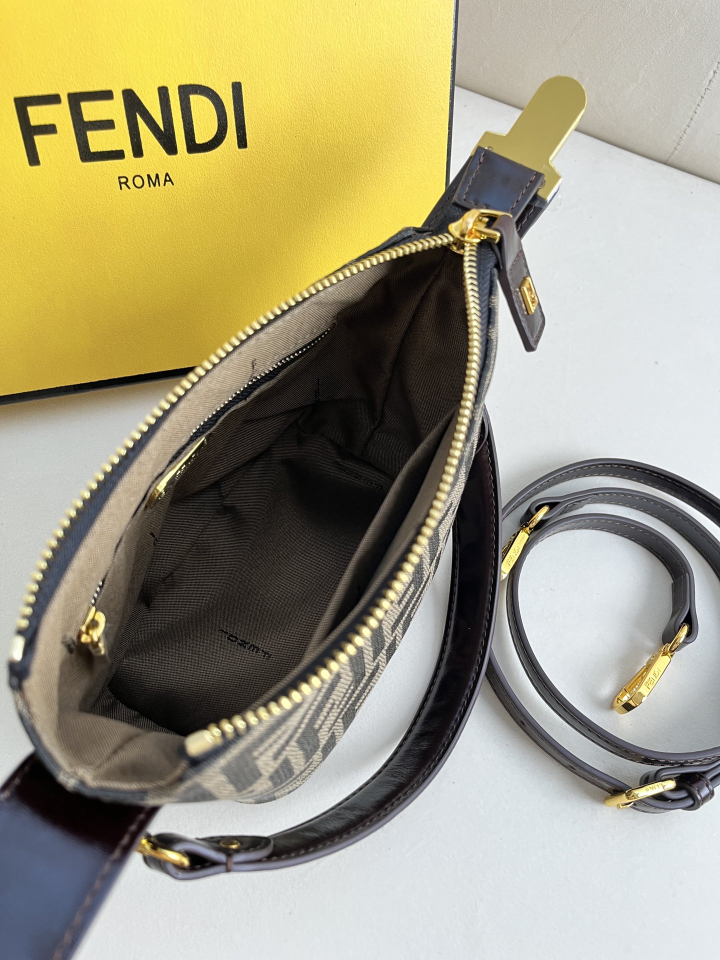 handbags FENDI 016 size:15*9*13cm - vstockx