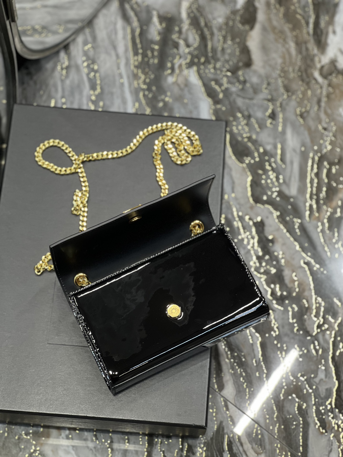 Handbags SAINT LAURENT 469390 size 20x13.5x5.5 cm - vstockx