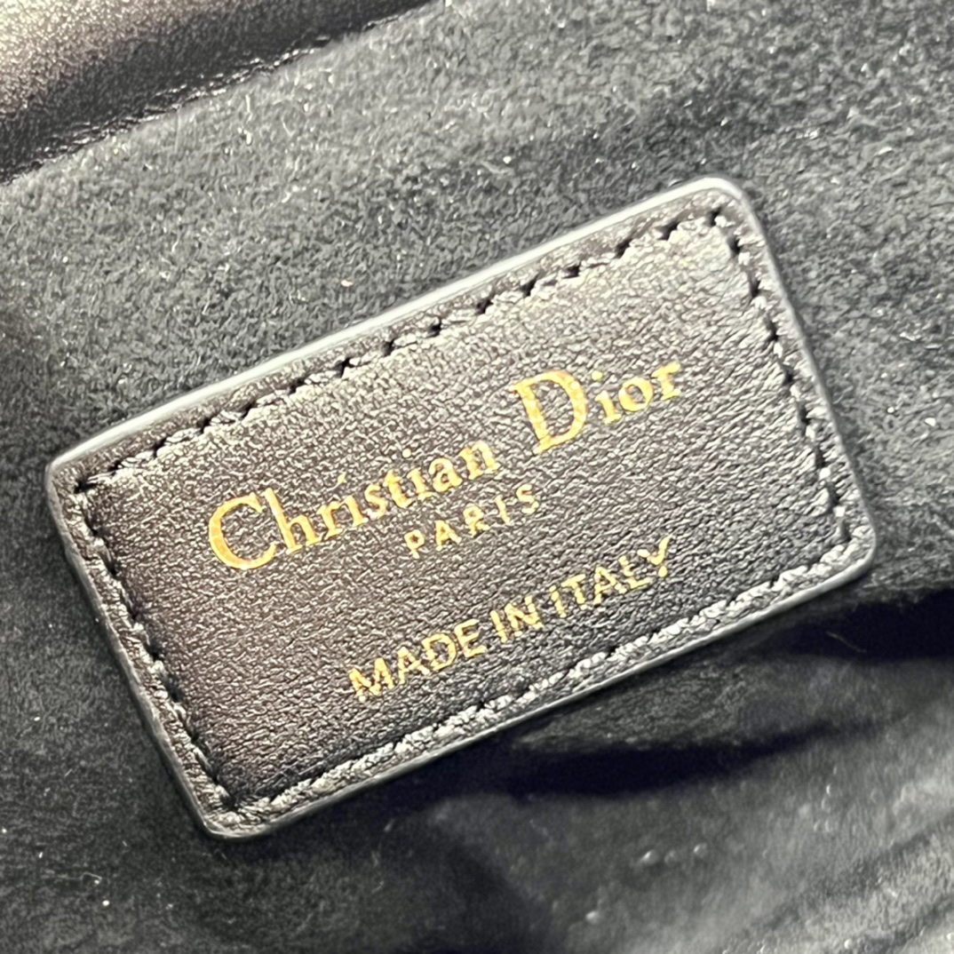 Handbag Dior 0981 size 19 x 13 x 5 cm - vstockx