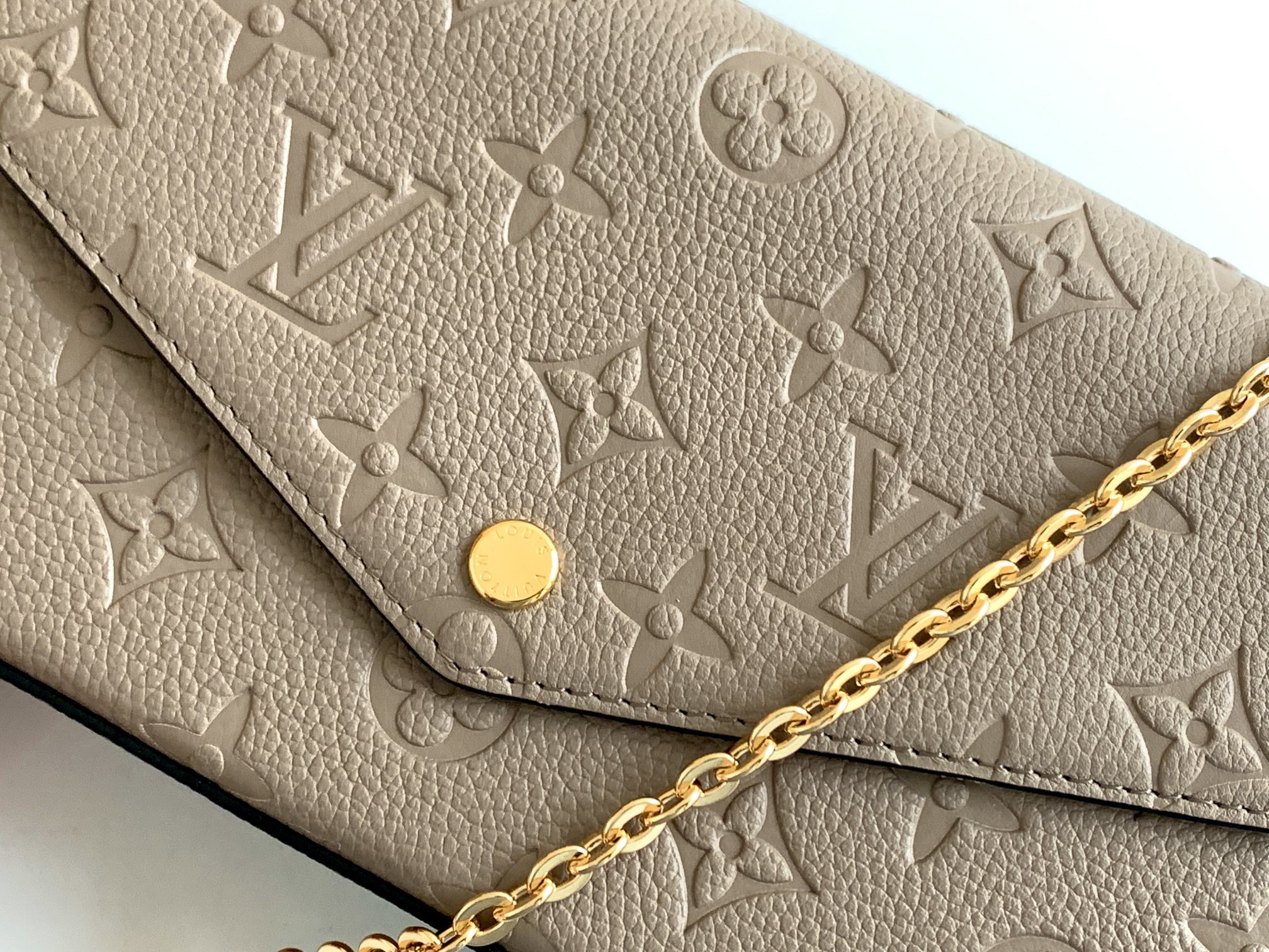 Handbag Louis Vuitton M68697 size 21  12  3 cm - vstockx