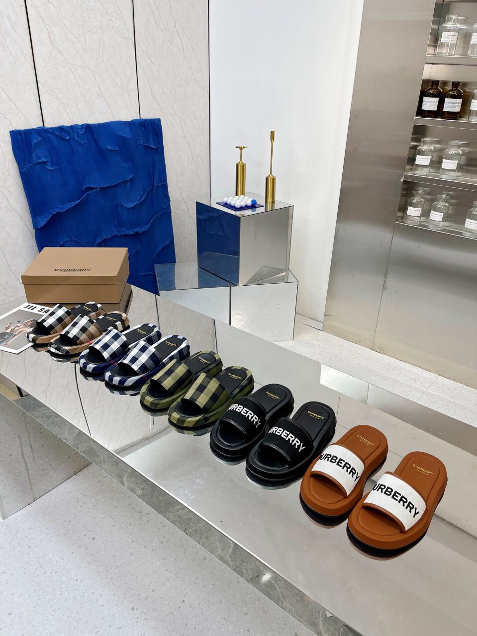 BURBERRY Buckingham Slides WOMEN 1 - vstockx