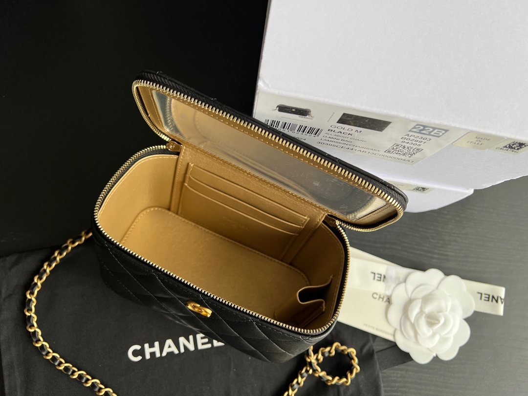 Handbag Chanel AP2303 size 17cmx9.5cmx8 cm - vstockx