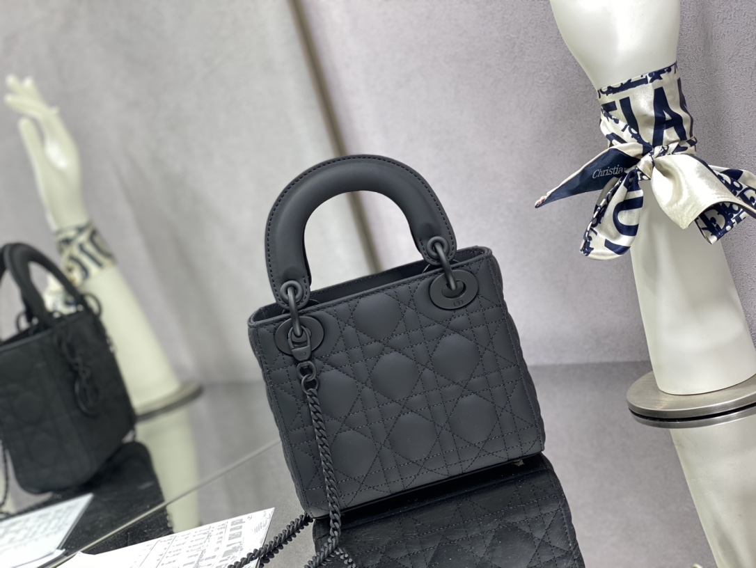 Handbag Dior size 17 cm - vstockx