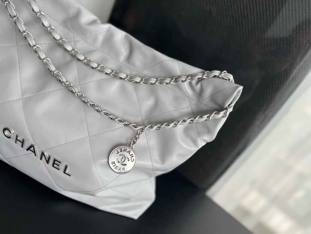 Handbag Chanel size 39cmx42cmx8 cm - vstockx