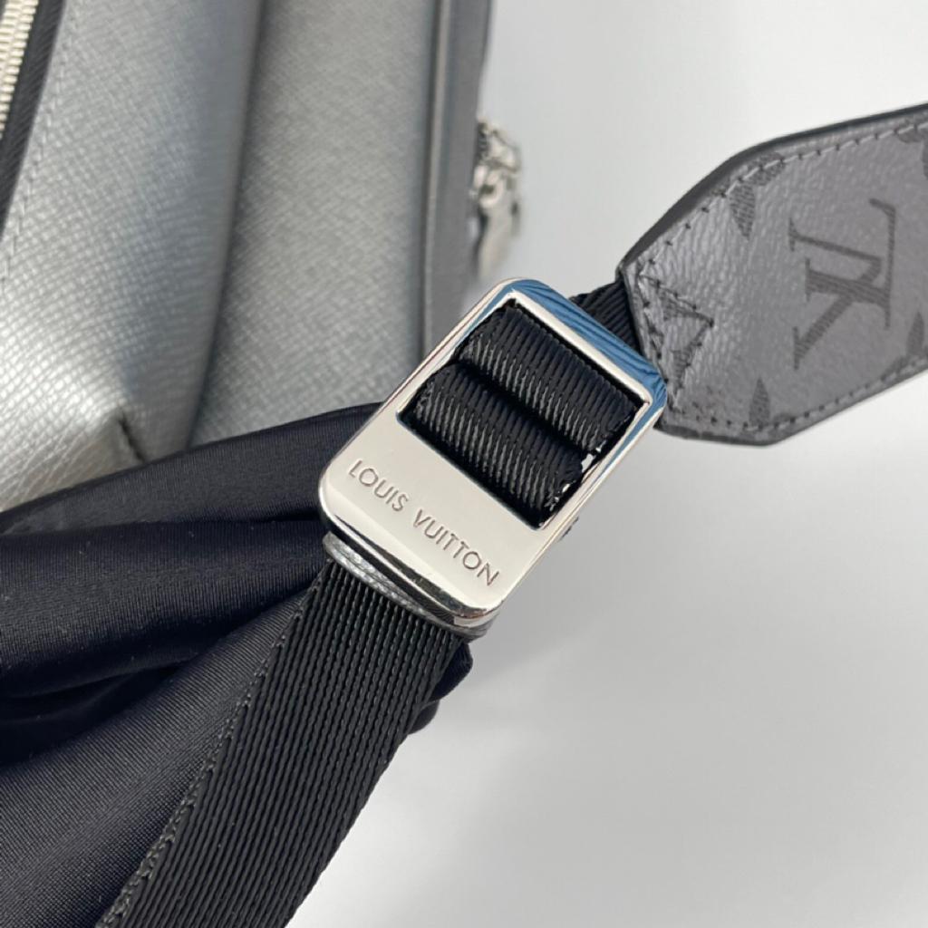 Handbag Louis Vuitton M30830 Outdoor Messenger size 26 x 20 x 10.5 cm - vstockx