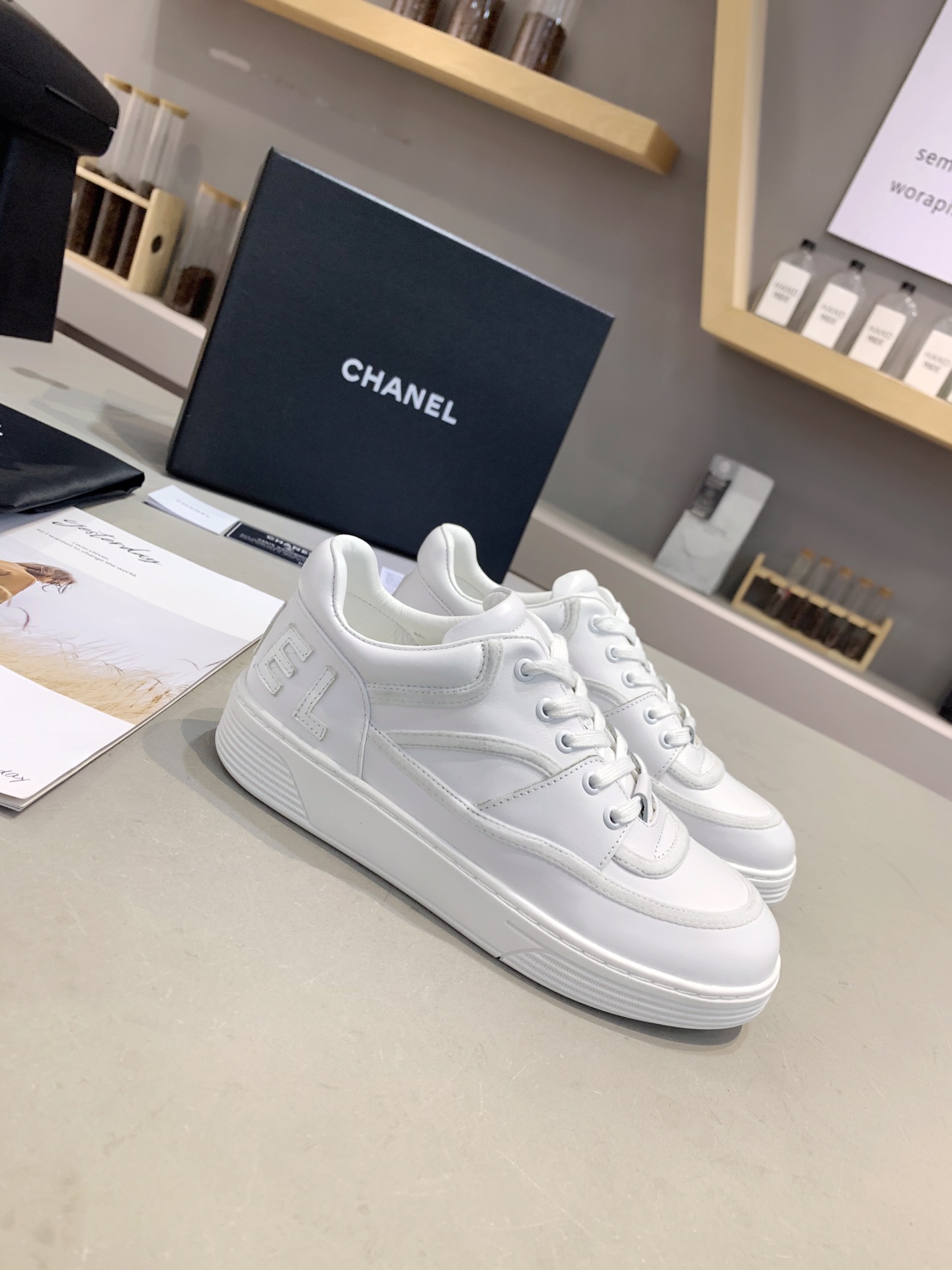 Chanel Low Top Sneaker 56 - vstockx