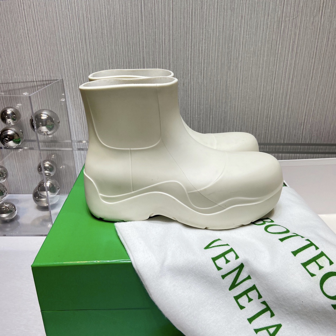 Bottega Veneta Boots 21 - vstockx