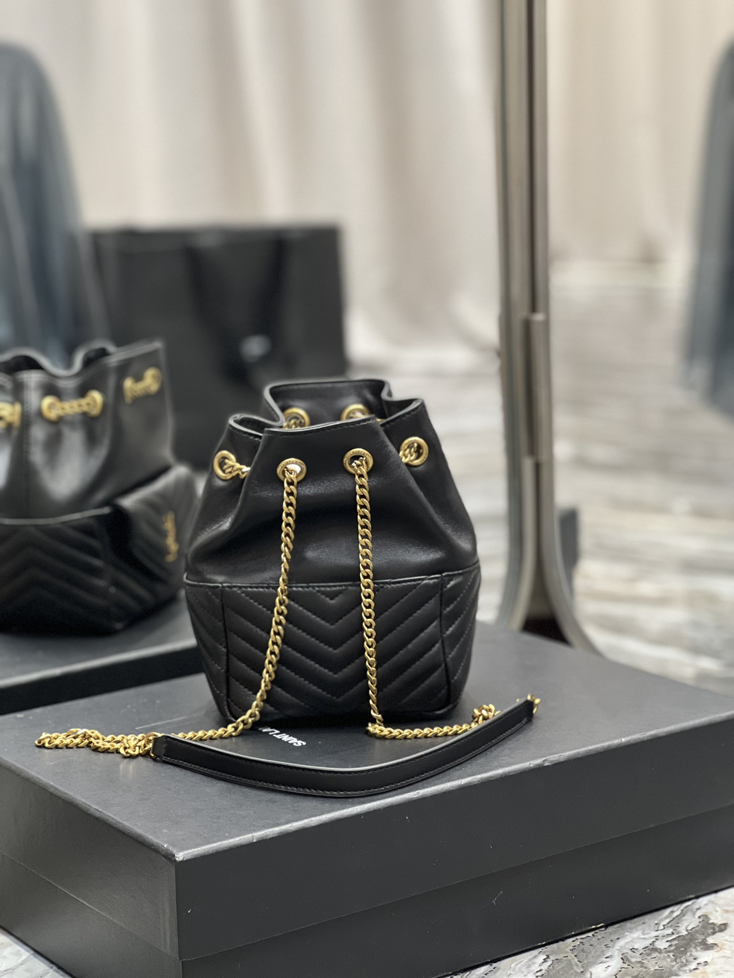 Handbags SAINT LAURENT 631052 size 19x13x13 cm - vstockx