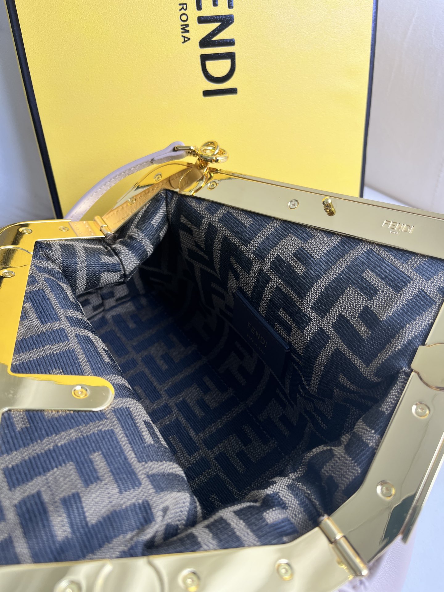 handbags FENDI 2218 size:18*26*9.5cm - vstockx