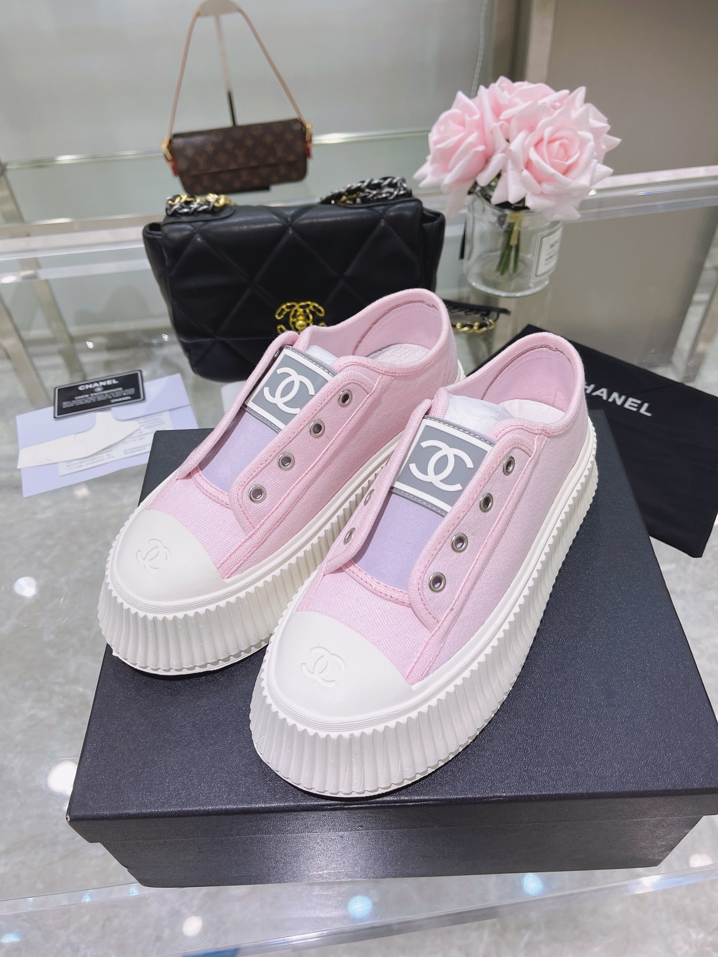 Chanel Platform Sneaker 18 - vstockx