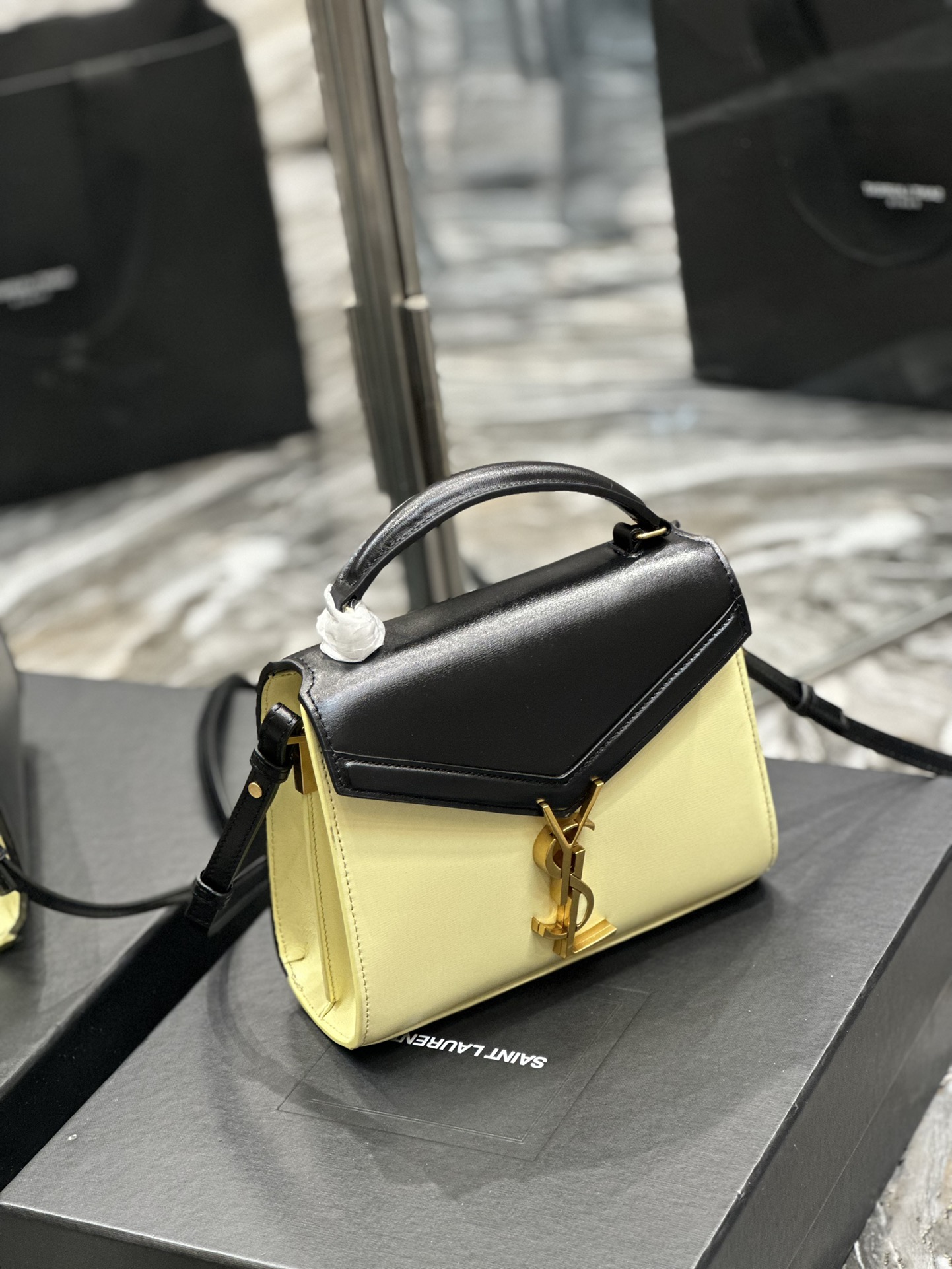 Handbags SAINT LAURENT 602716 size 20  16  7.5 cm - vstockx