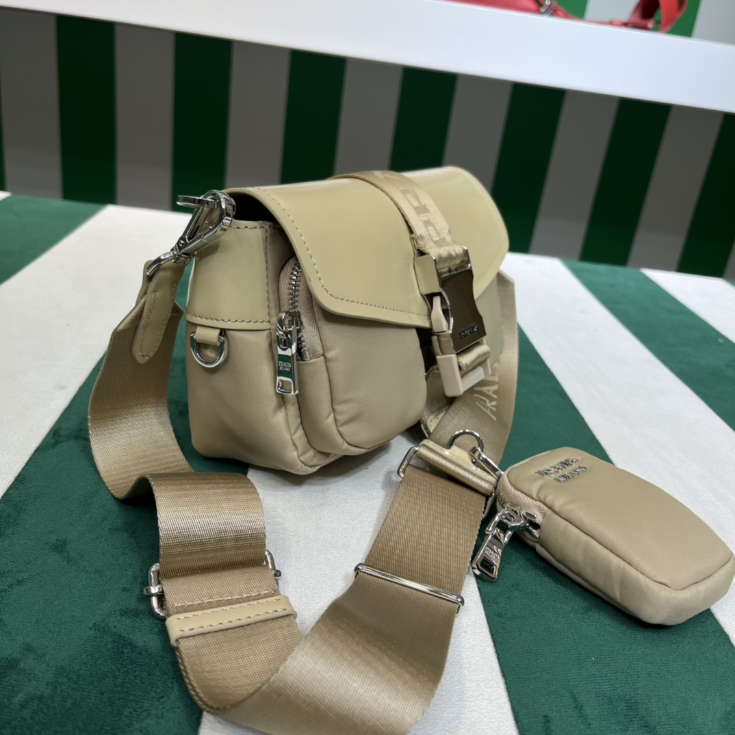 Handbags Prada 1BD295 size:22*7.5*14 cm - vstockx