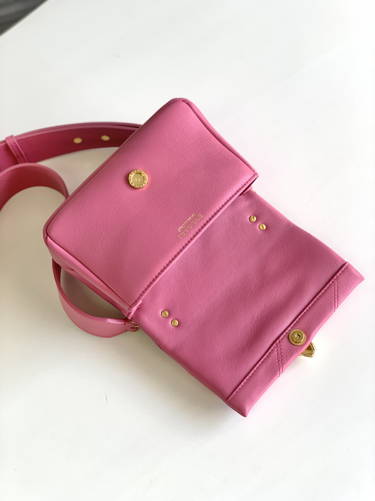 Handbags Bvlgari 2910850801 size:18*12*8 cm - vstockx