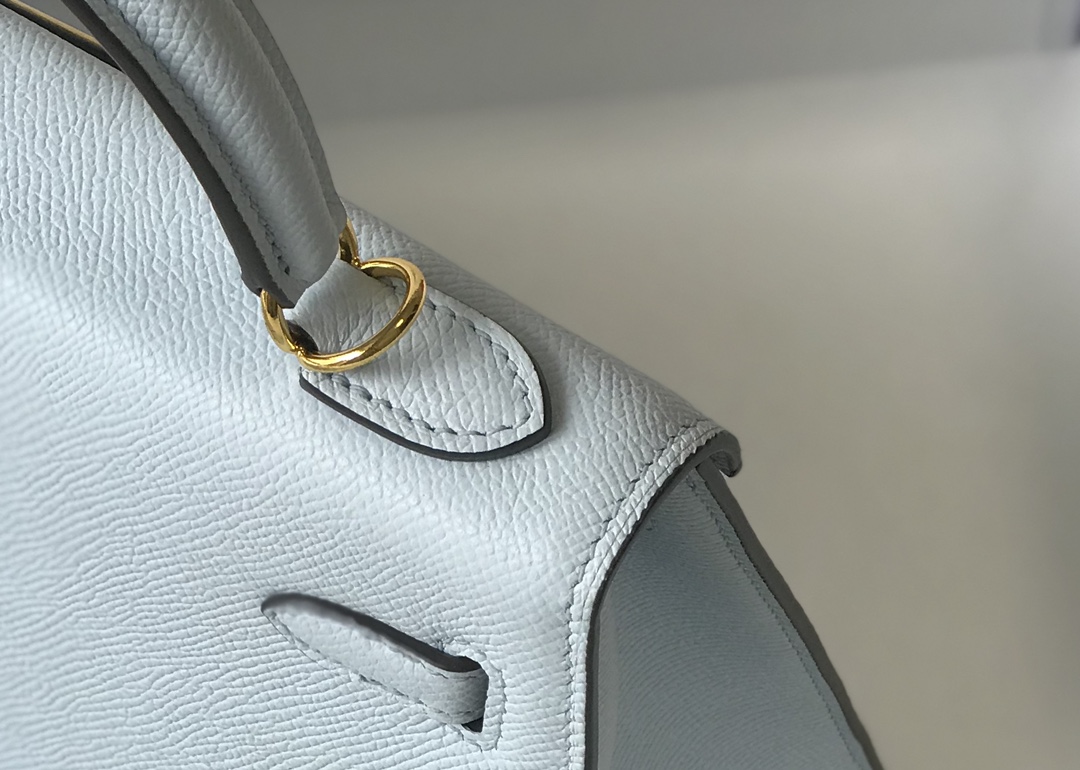 Handbags   . size:25 cm - vstockx