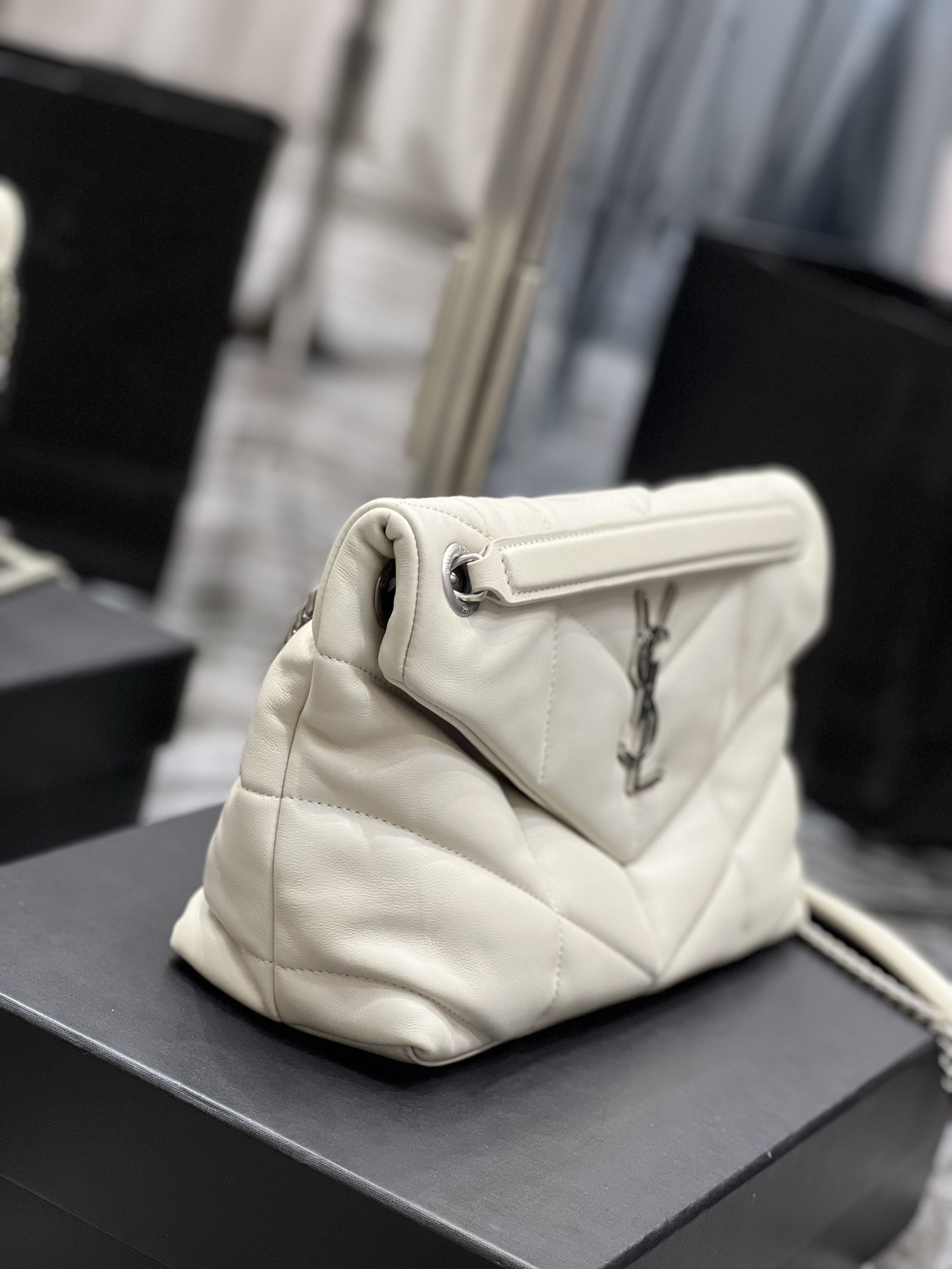 Handbags SAINT LAURENT 577476 size 29x17x11 cm - vstockx