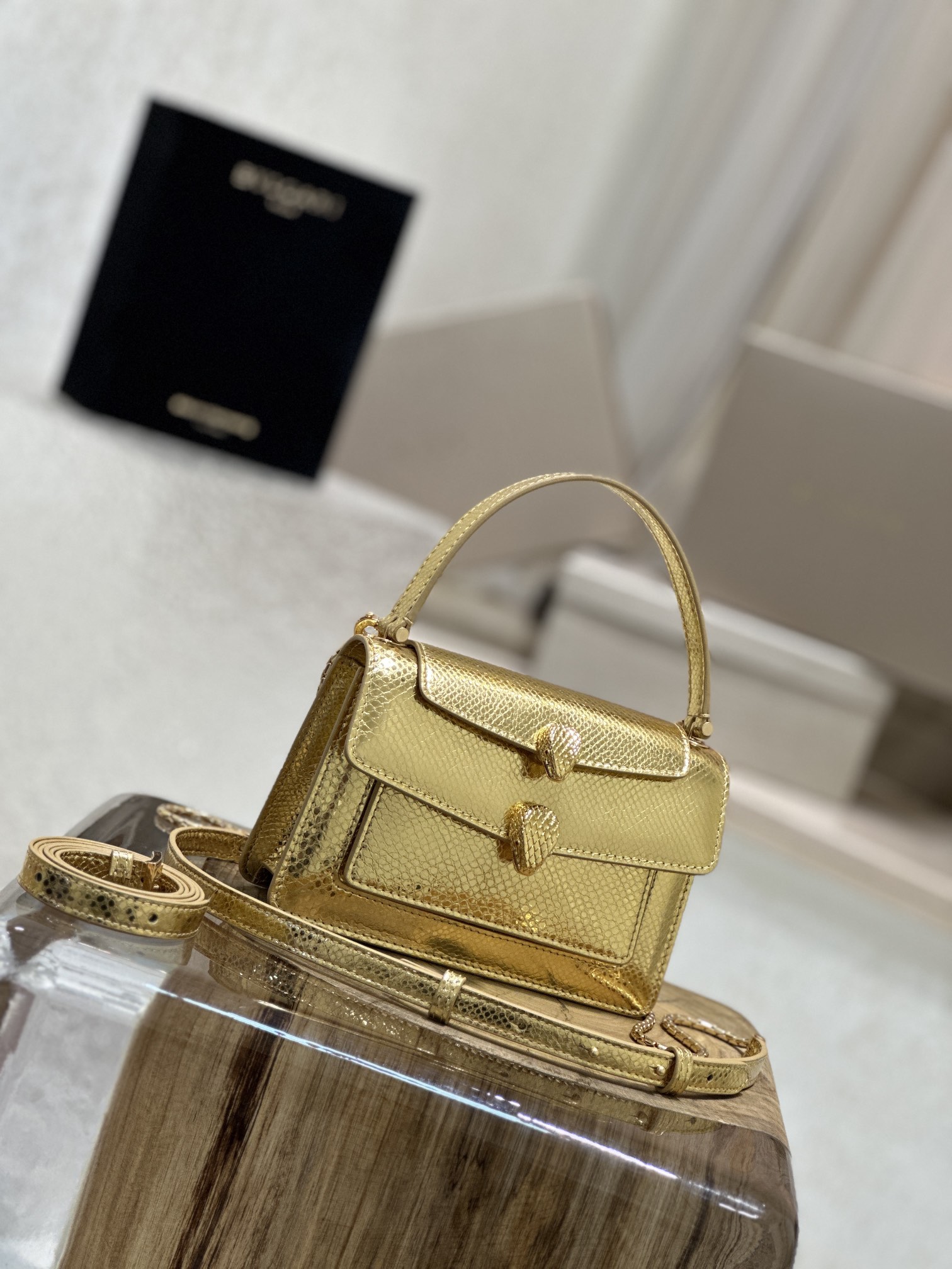 Handbags Bvlgari 288739 size:18.5*13*6.5 cm - vstockx