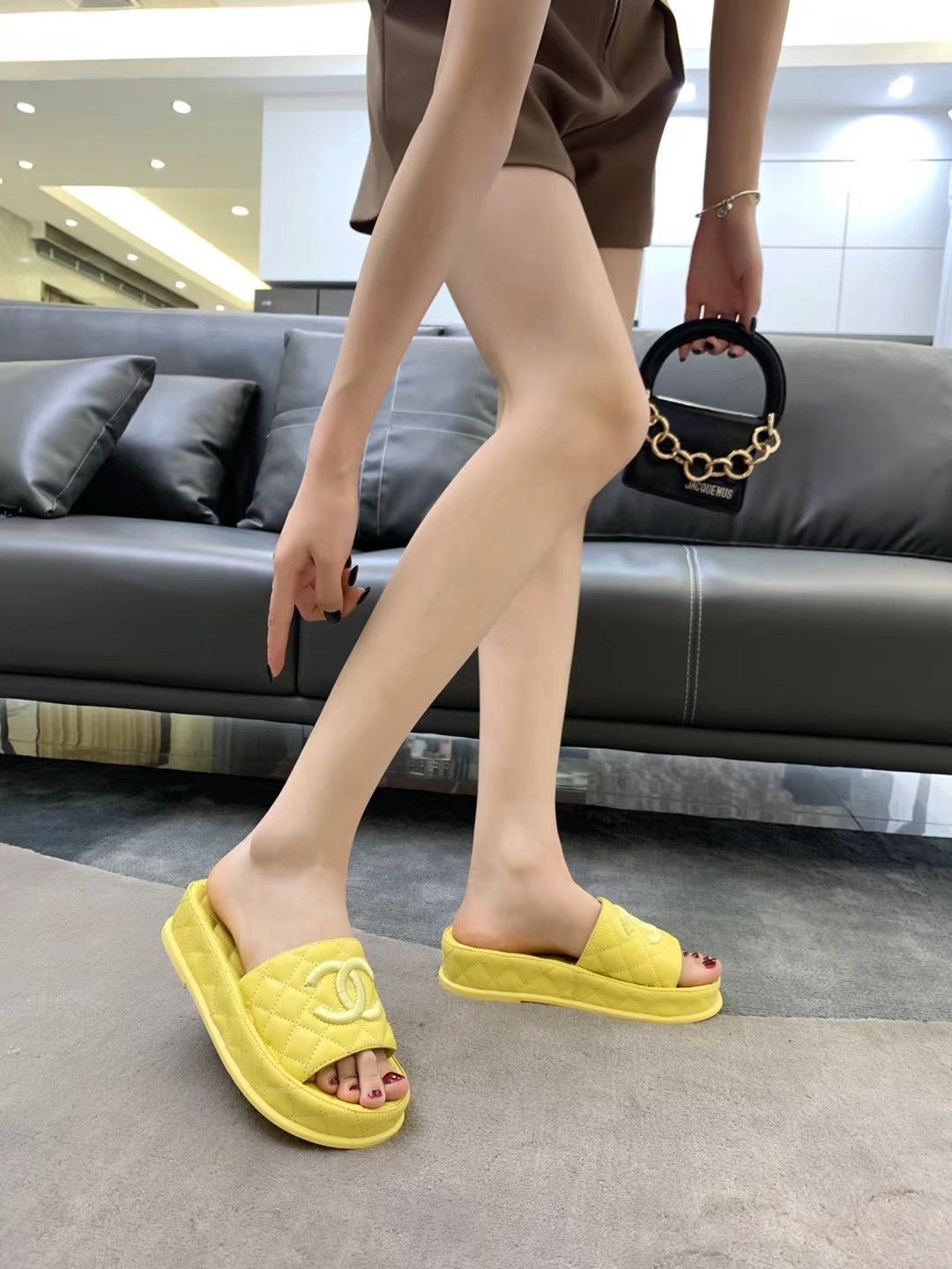 Chanel Slides 8 - vstockx