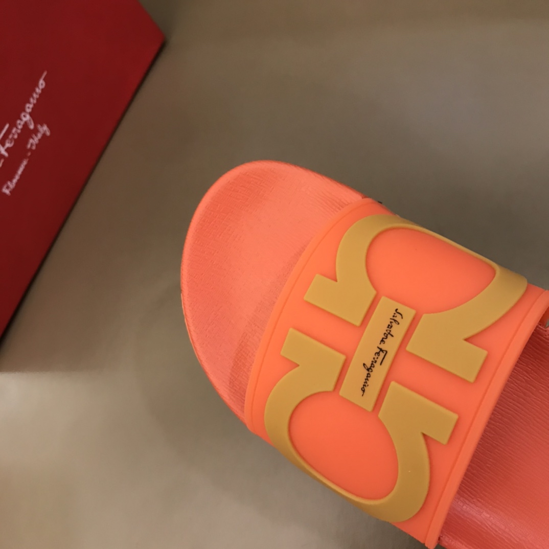 Salvatore Ferragamo Groove Slides 1 - vstockx