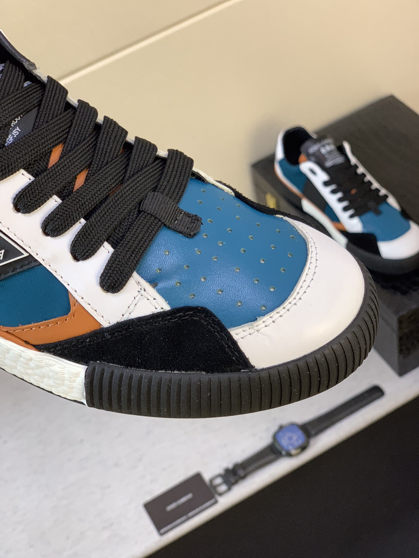 Dolce & Gabbana Low Tops Sneakers 45 - vstockx