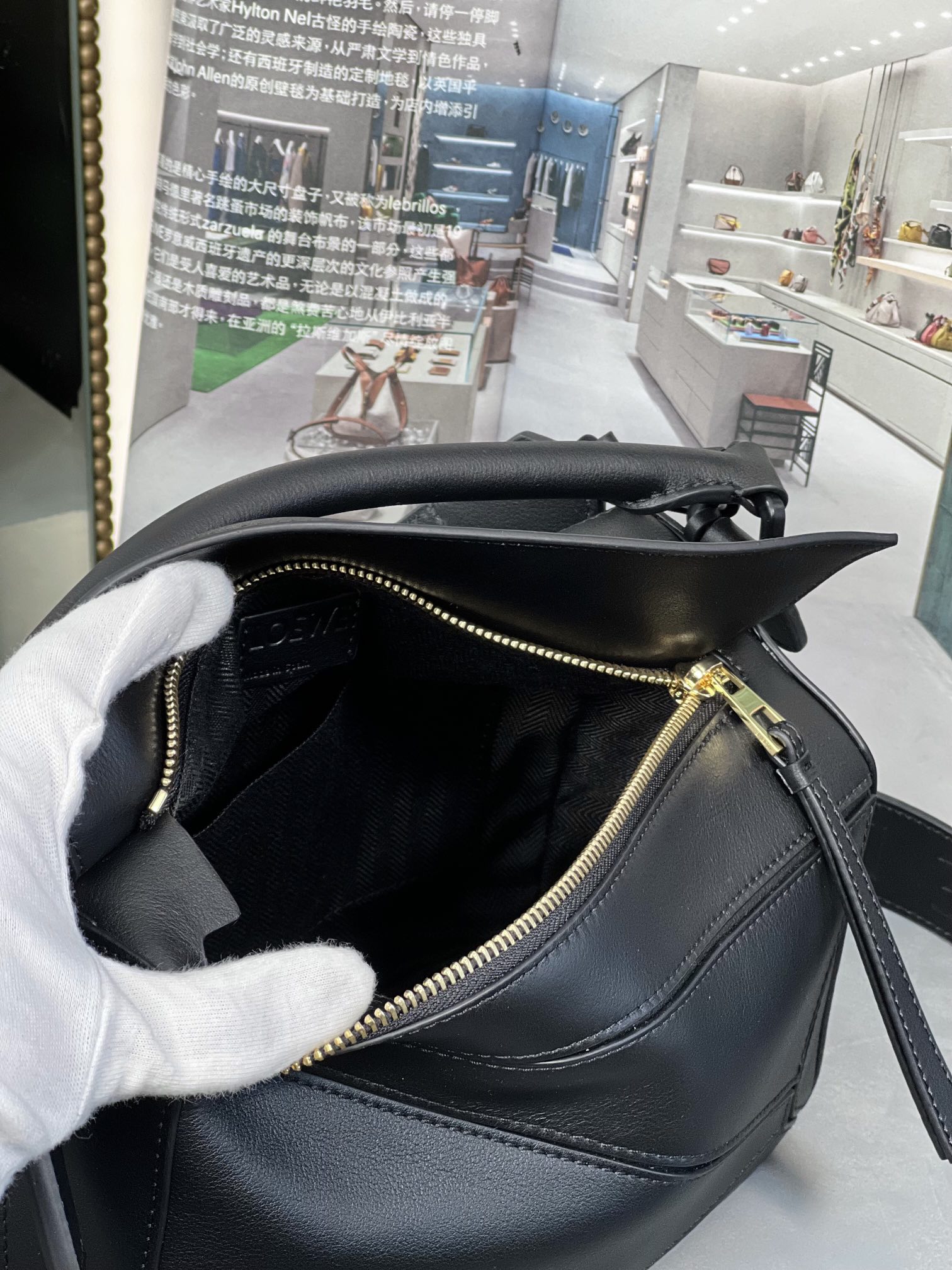 Handbags LOEWE  size:24-16.5-10.5 cm - vstockx