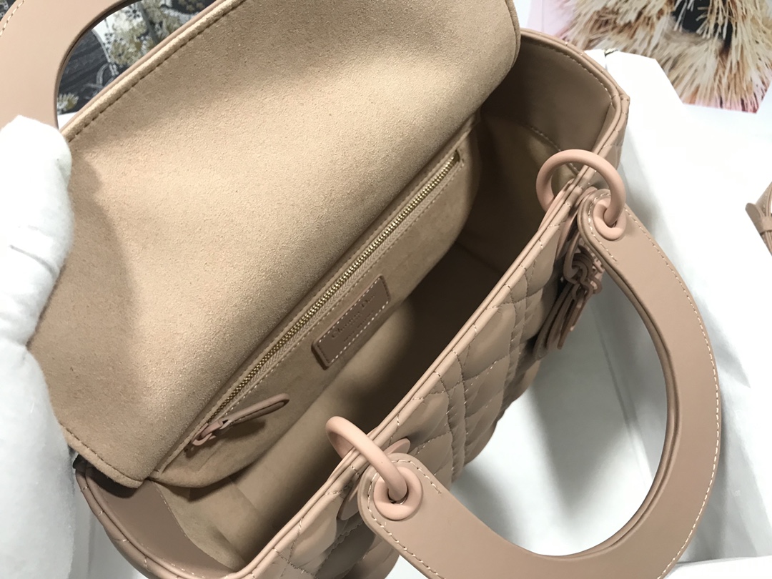 Handbag Dior M0565 size 24 x 20 x 11 cm - vstockx