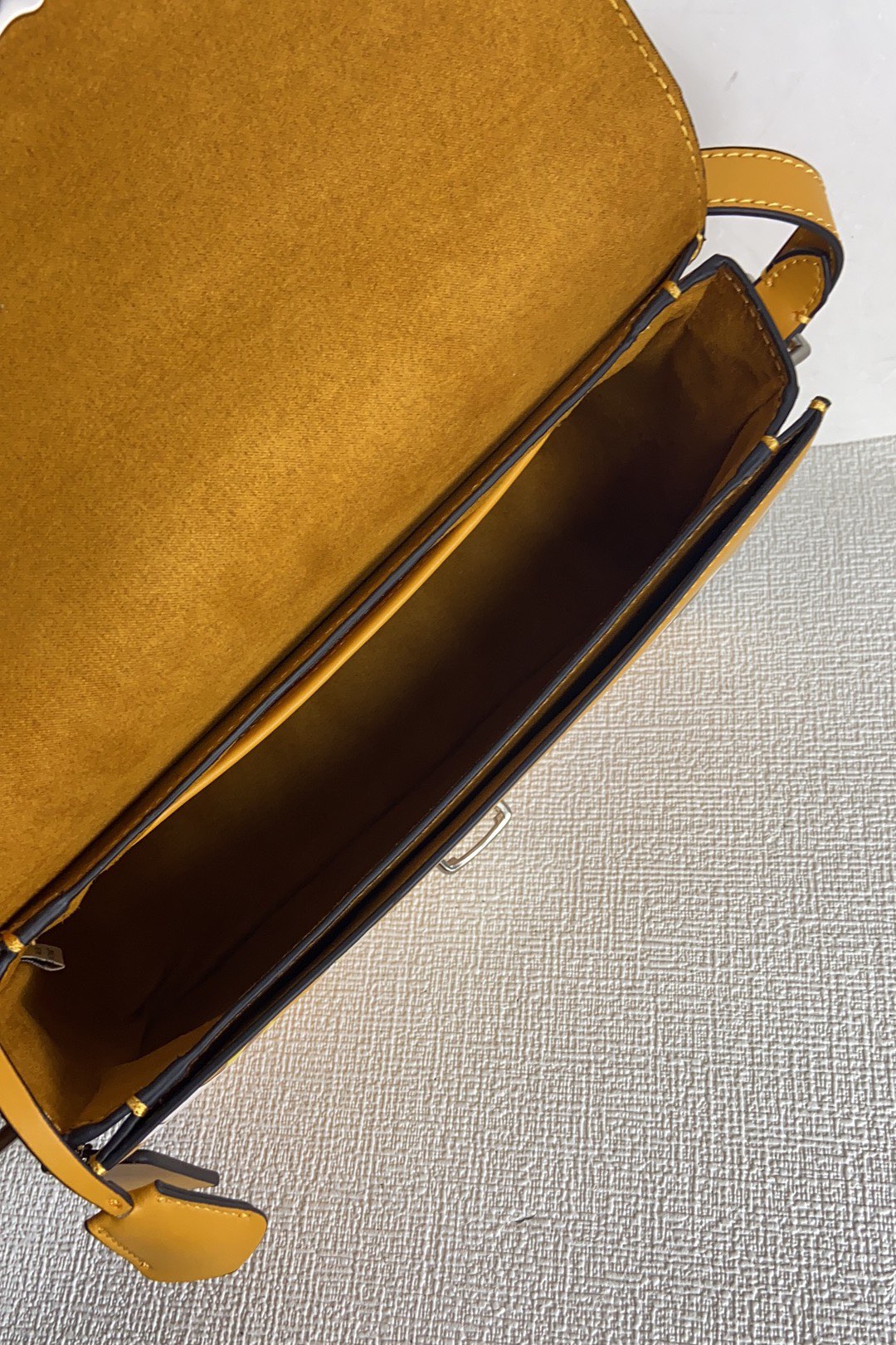 Handbags Coach CH750 size:23*14*5 - vstockx