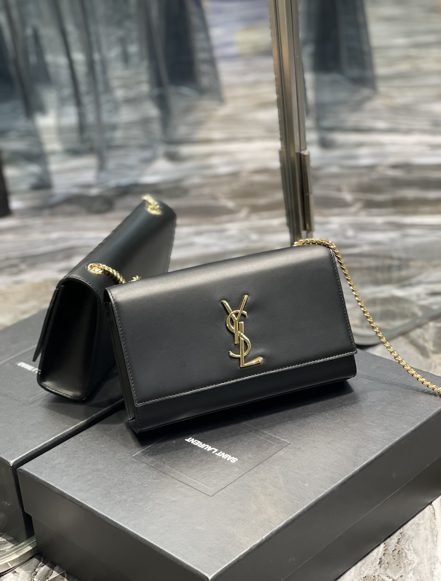 Handbags SAINT LAURENT 364021 size 24x14.5x5 cm - vstockx