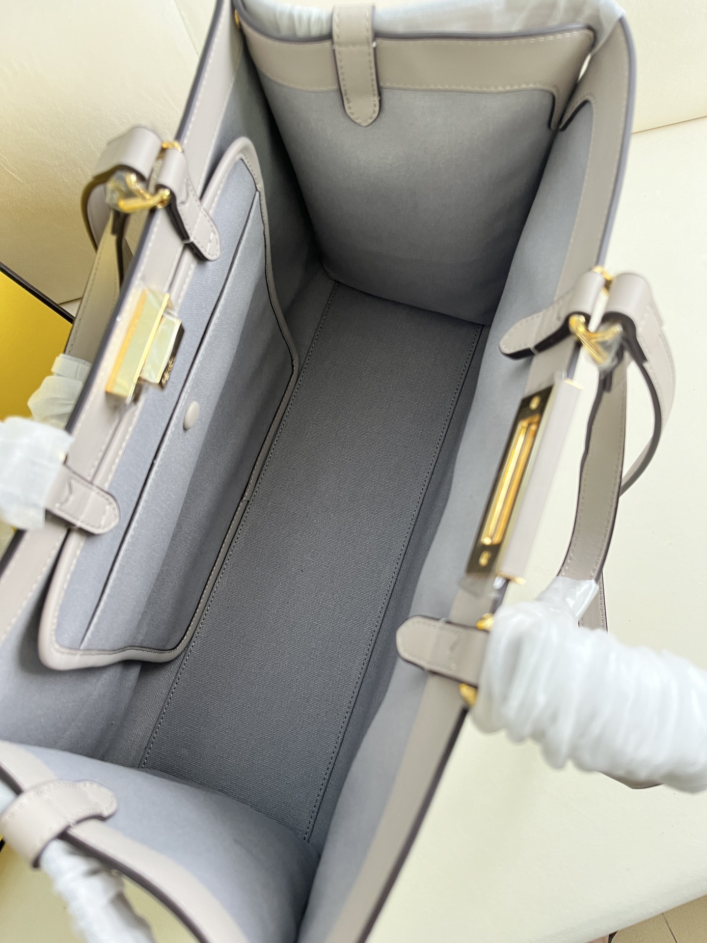 handbags FENDI 1819 size:40*12*29cm - vstockx