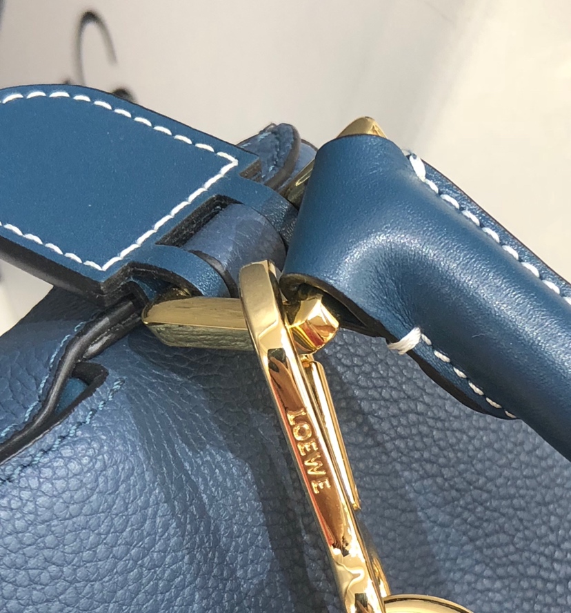 Handbags LOEWE Ykk size:29x18x12 cm - vstockx
