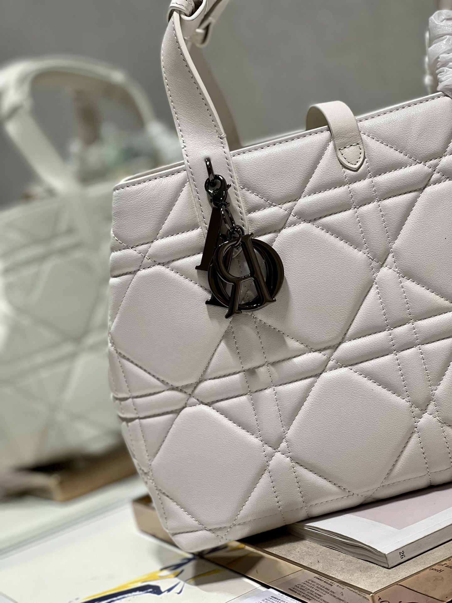 Handbag Dior 1188 size 30  36  15 cm - vstockx