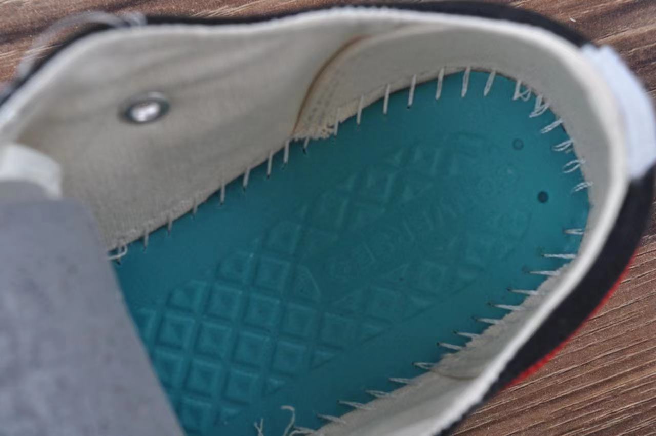 Converse Chuck Taylor All-Star 70 Ox Comme des Garcons PLAY Black Red Midsole - vstockx