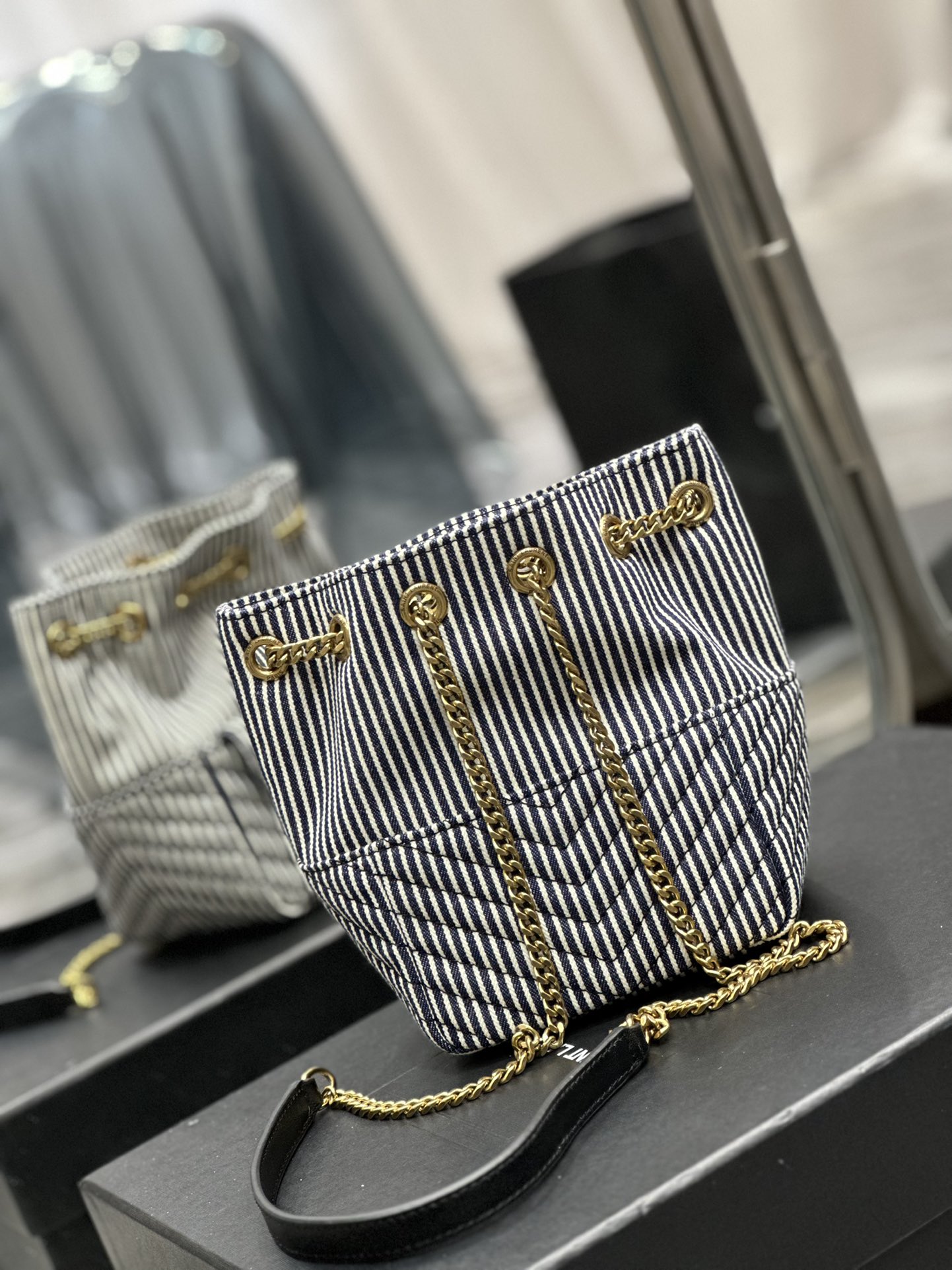 Handbags SAINT LAURENT 631052 size 19x13x13 cm - vstockx